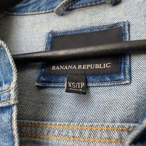 Banana Republic Women’s Denim Jacket - Picture 5 of 8